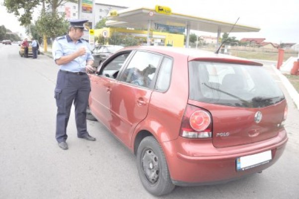 Depistat fără permis de conducere, dar cu mașina burdușită cu plase și pește!